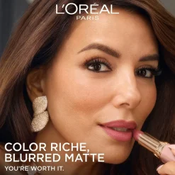 Colour Riche Blurred Matte Lipstick for Hydration and Minimized Lip Lines