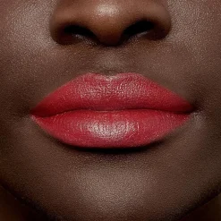 Colour Riche Satin Lipstick for Luxurious Hydration and Color