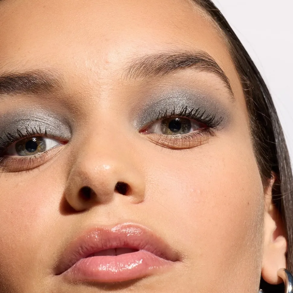 Le Shadow Stick Metallic Eyeshadow for Rich, Creamy Color
